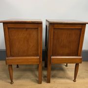 Paire de chevets à forme cubique