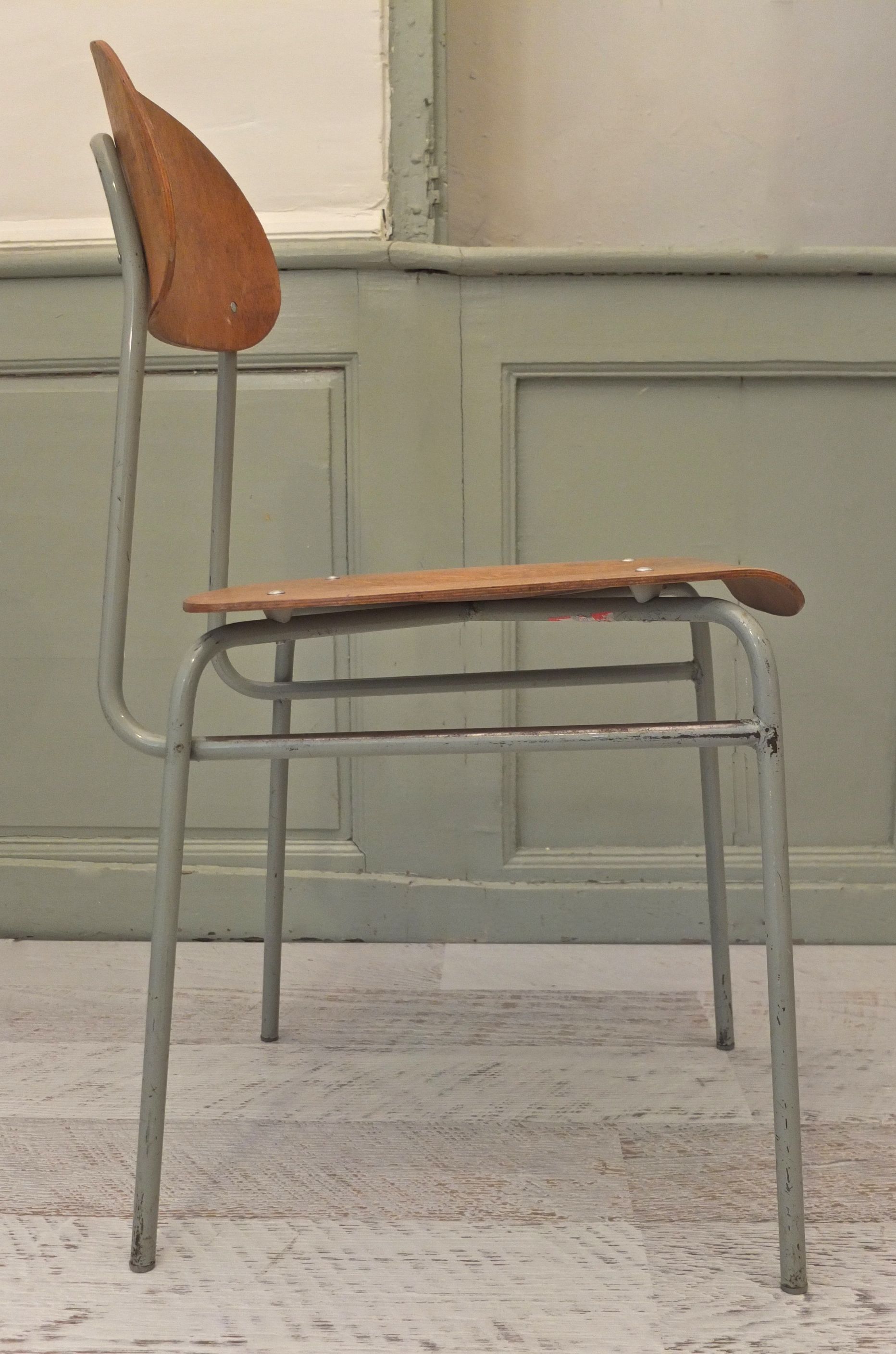 Chaise de style industriel années 60