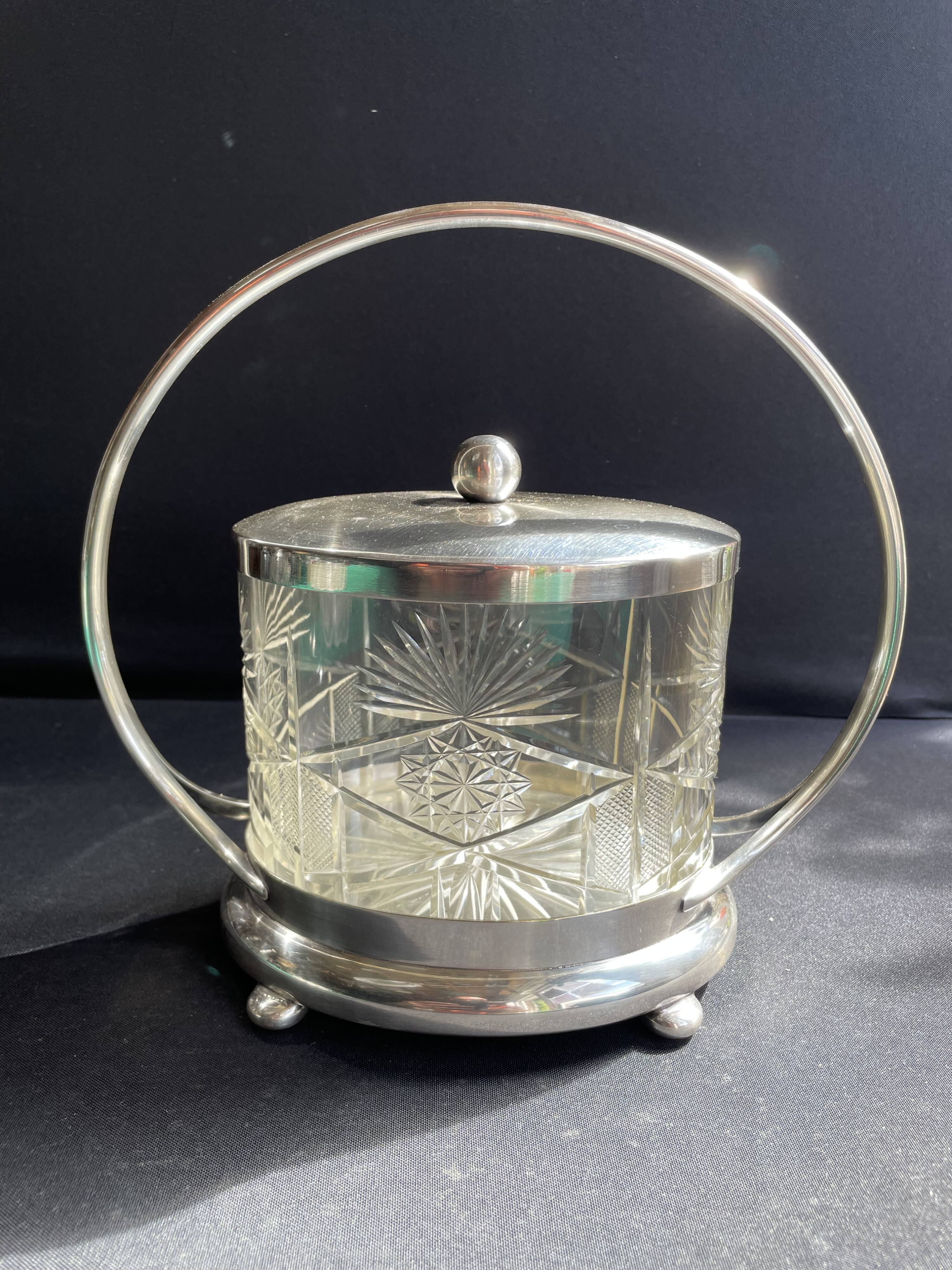Biscuitier cristal taillé et métal argenté F. W. Quist (1831-1903)