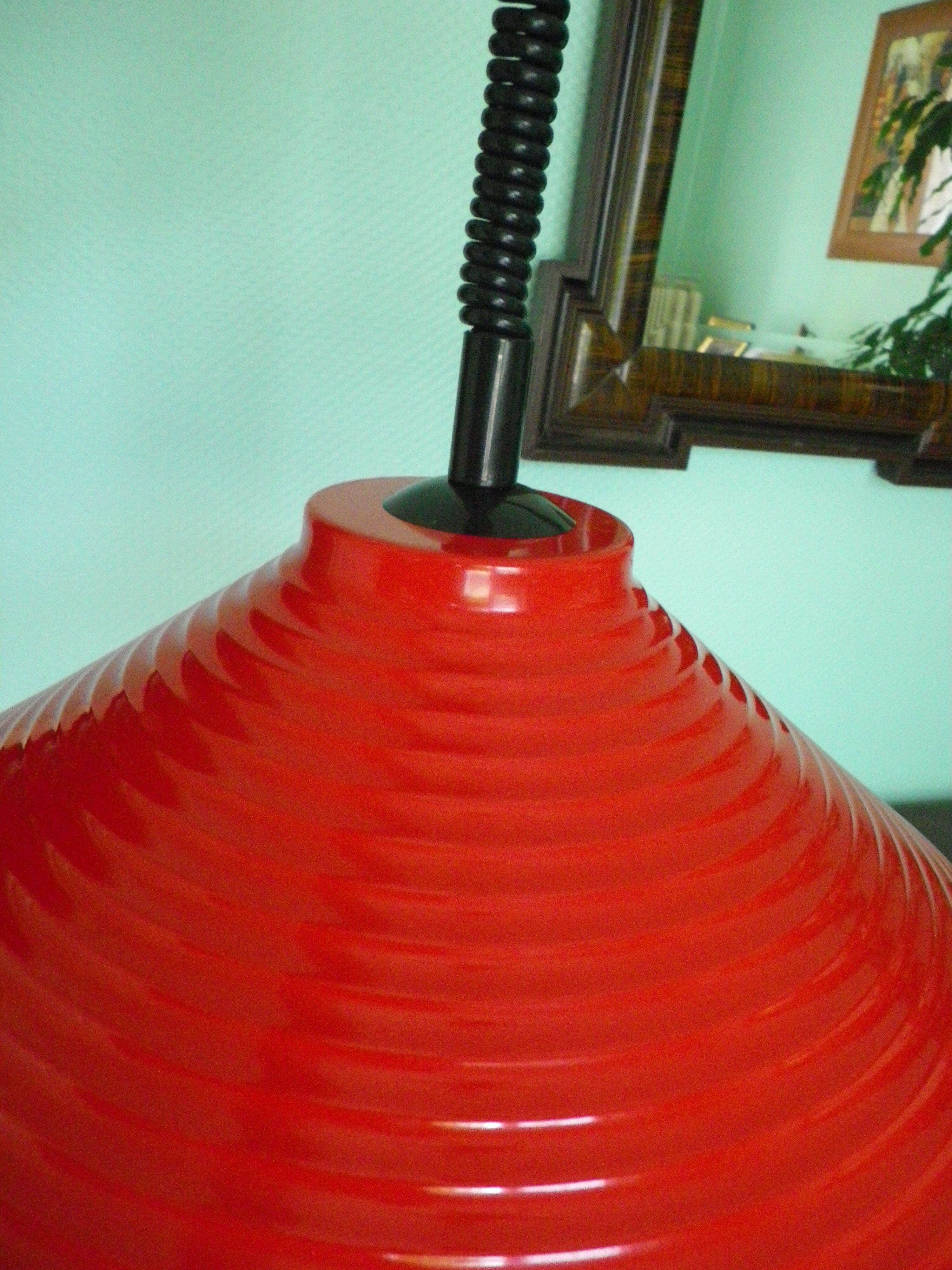 Red metal suspension with "up, down" system