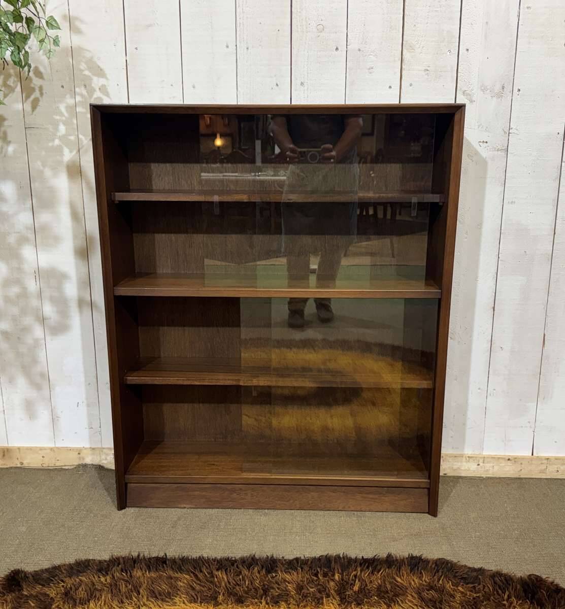 1970s English display cabinet in mahogany