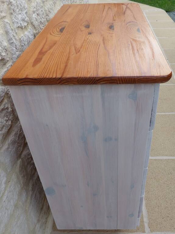 Grande Commode dessus bois 4  tiroirs cérusés blanc gris avec boutons métal
