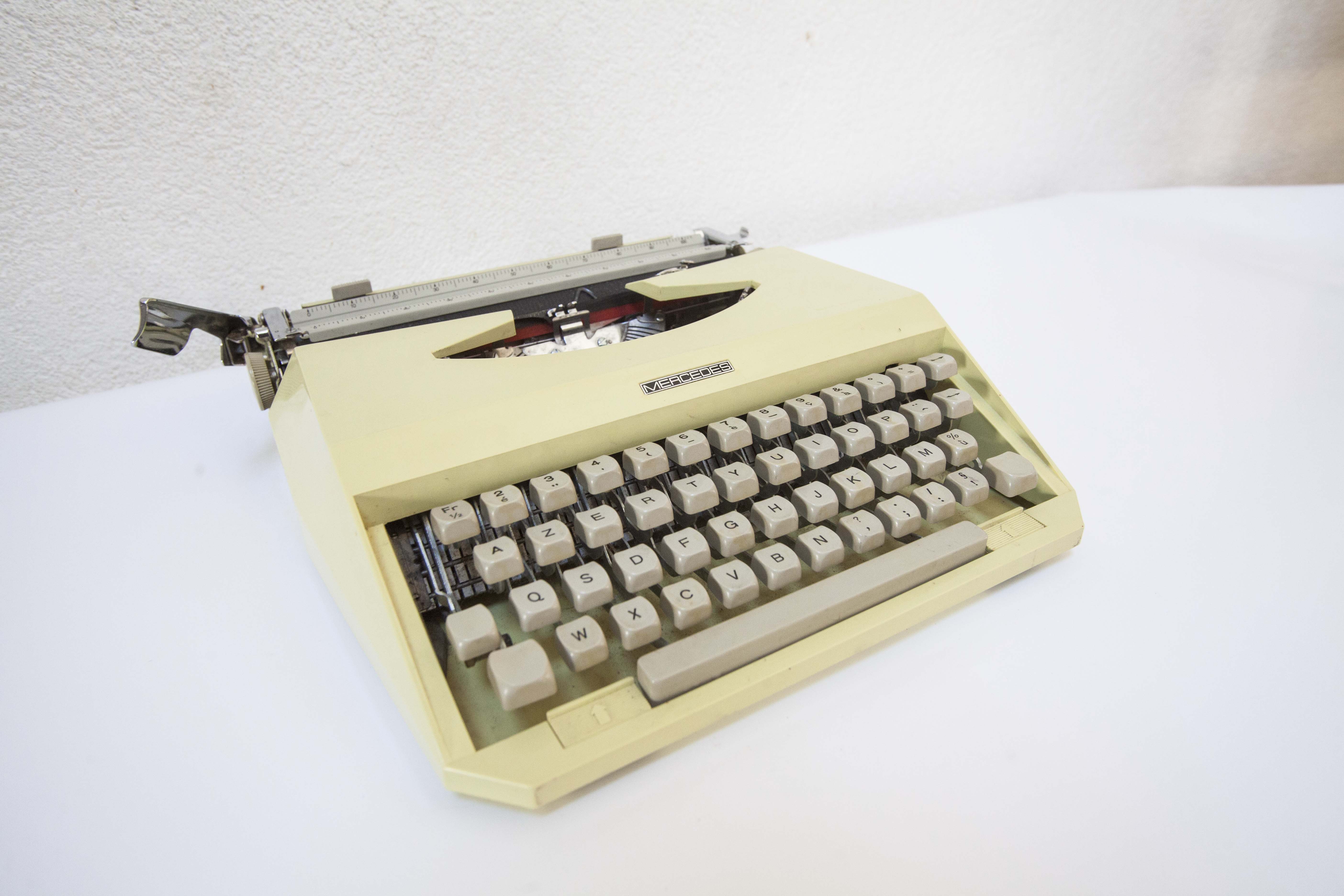 Mercedes character typewriter elite 1969