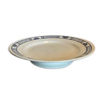 Porcelain serving dish
