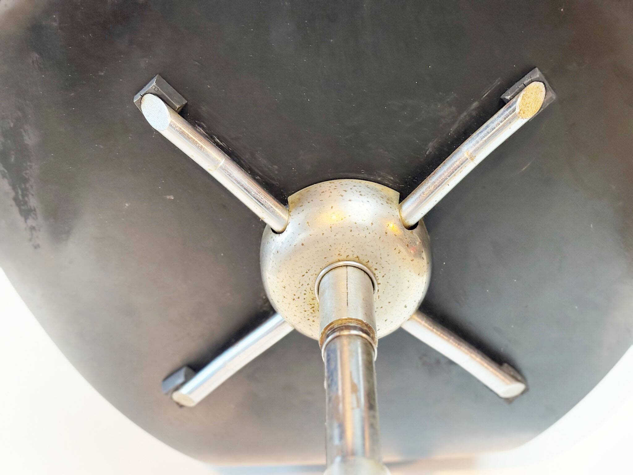 Early 3217 office chair by Arne Jacobsen