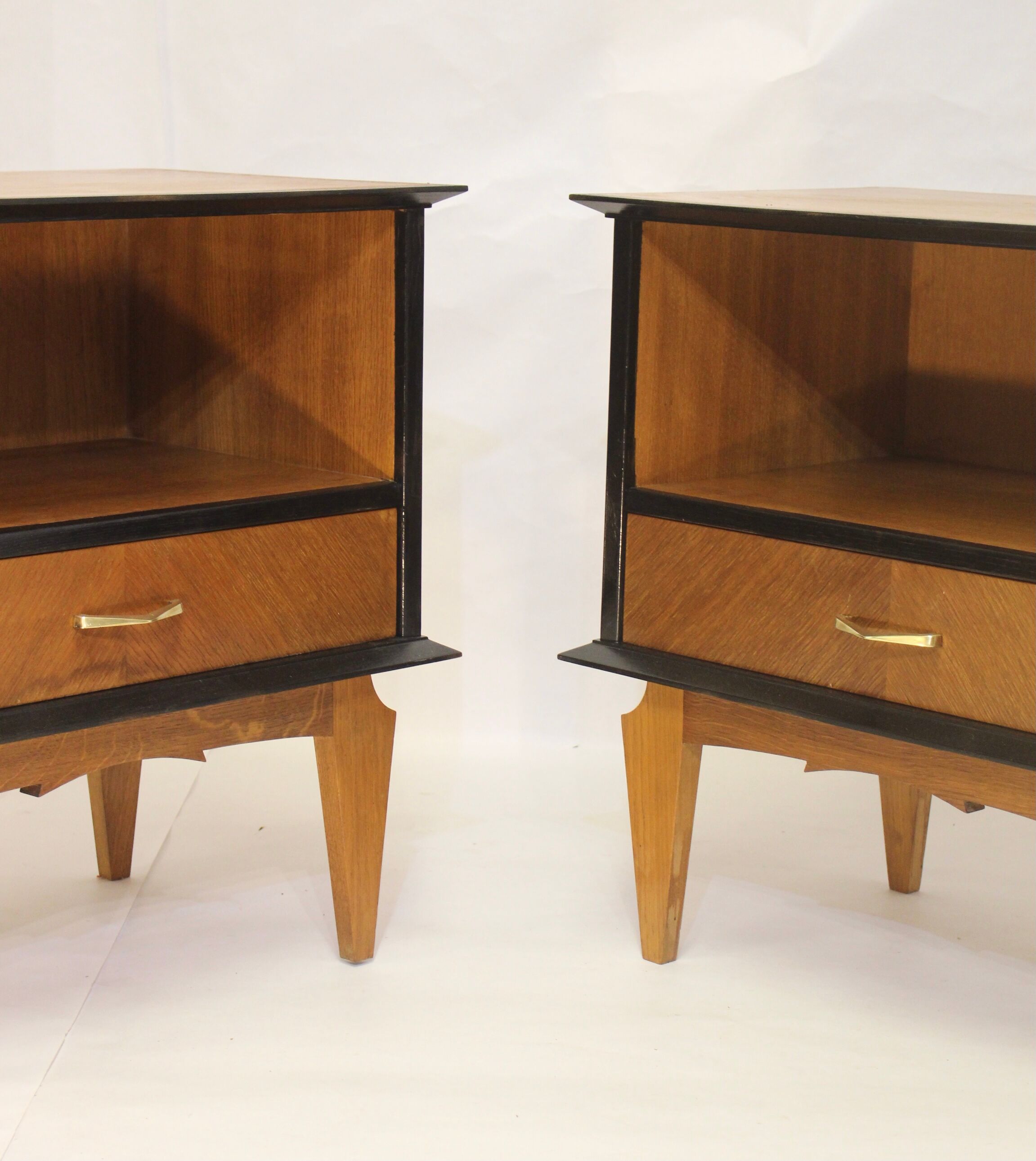Pair of vintage bedside tables in oak veneer, 1960