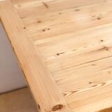 Table en pin de pays
