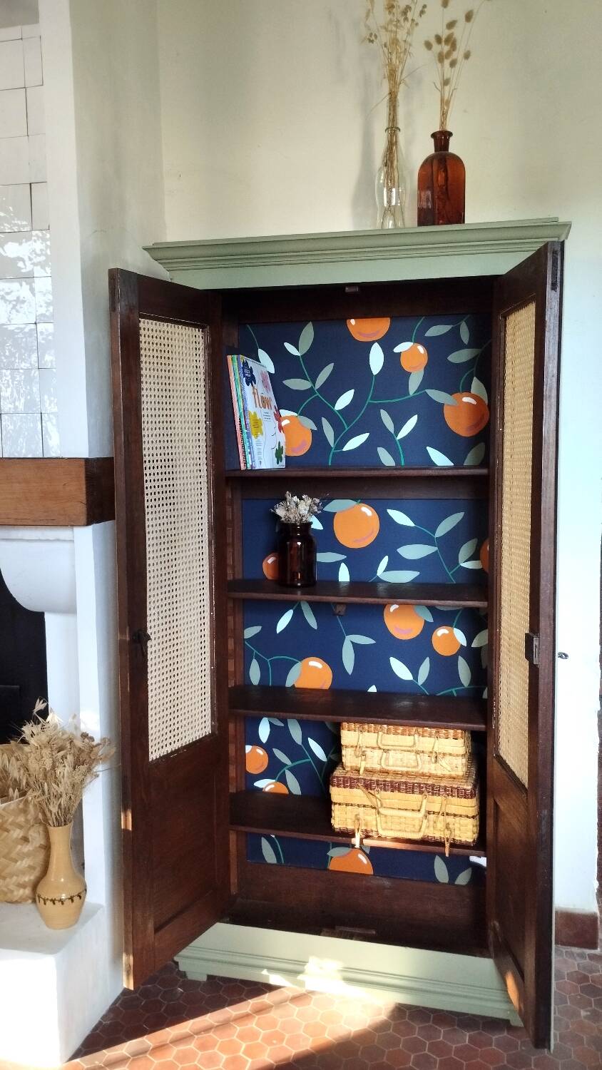 Armoire cannée aux oranges