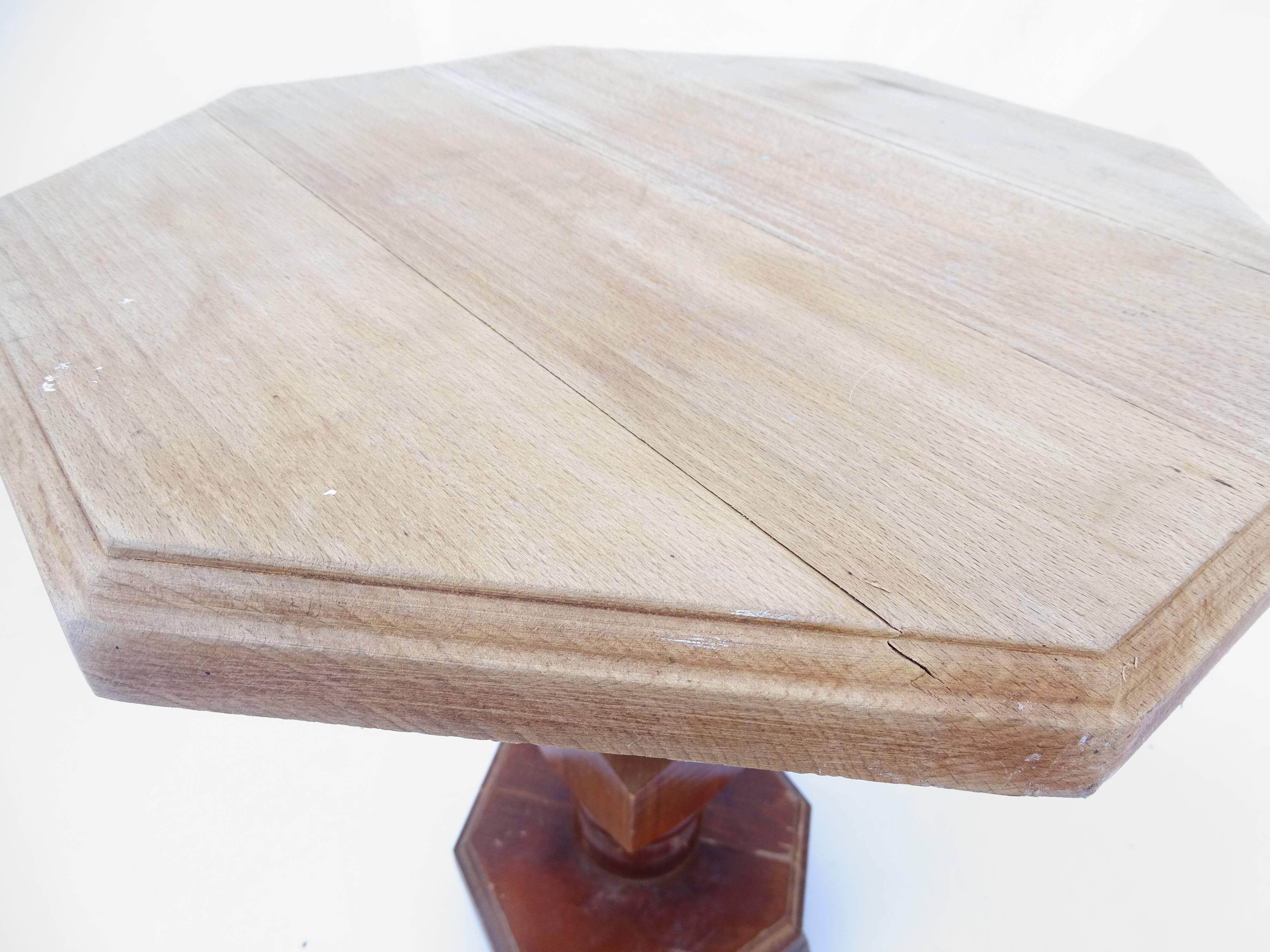 Balustered pedestal table