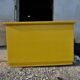 Grande commode coffre de ferme jaune en pin peint - Hongrie années 1940, style rustique