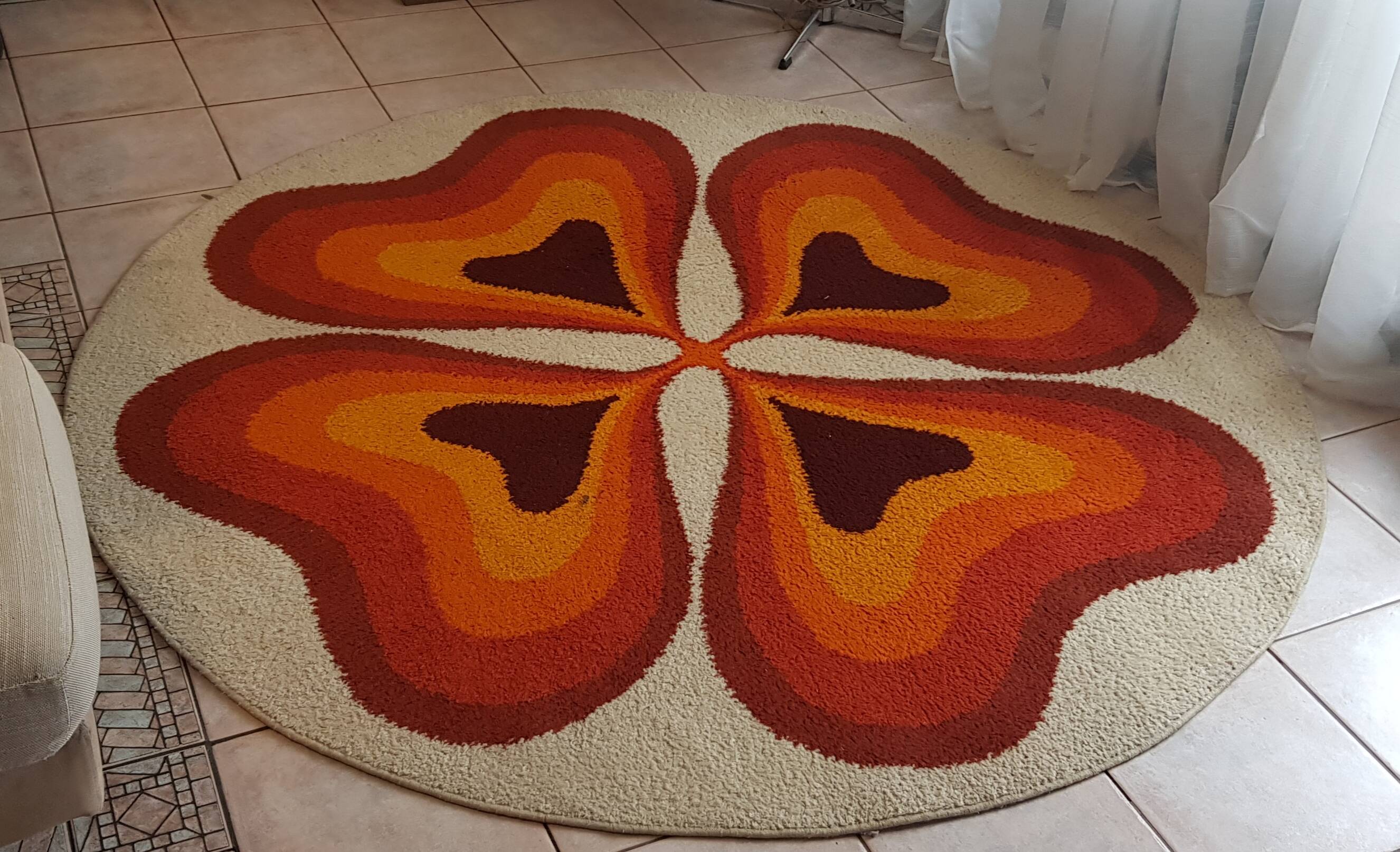 70s rug, Flower, in wool