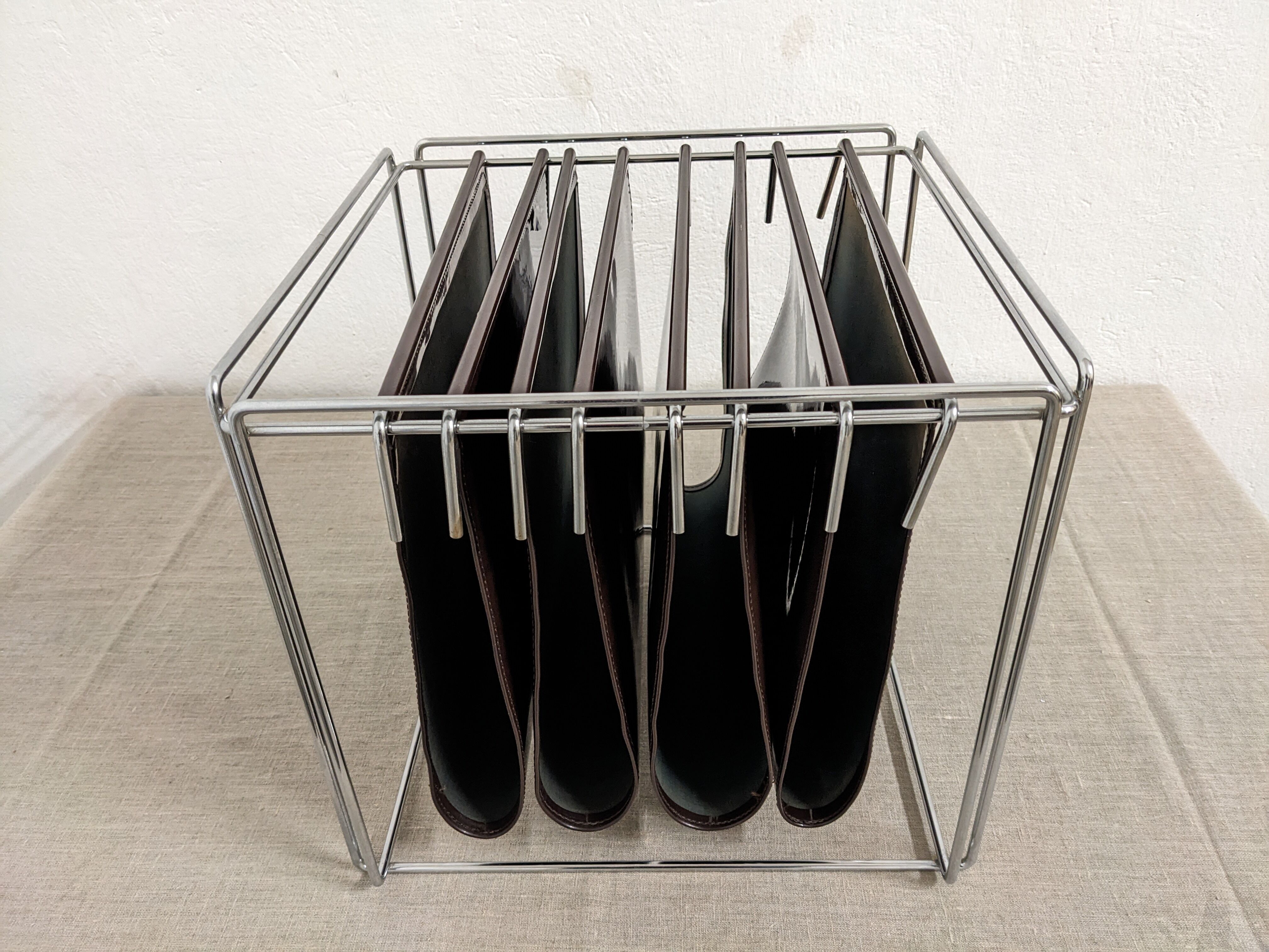 Magazine holder design Gérard Rignault published by Group S.A.