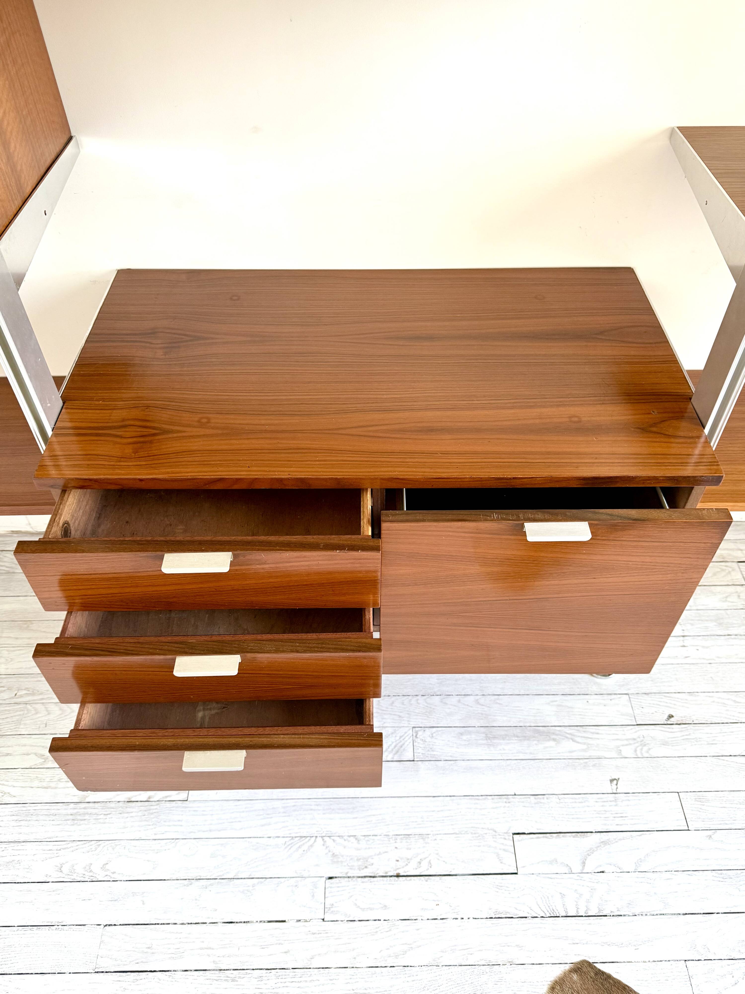 Modular floor library CSS George Nelson by Mobilier International