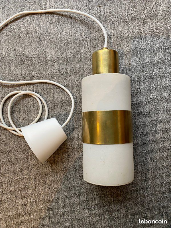 Suspension vintage en opaline et laiton
