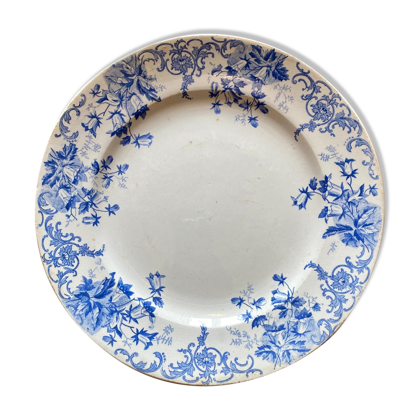 Vintage round dish in iron earth