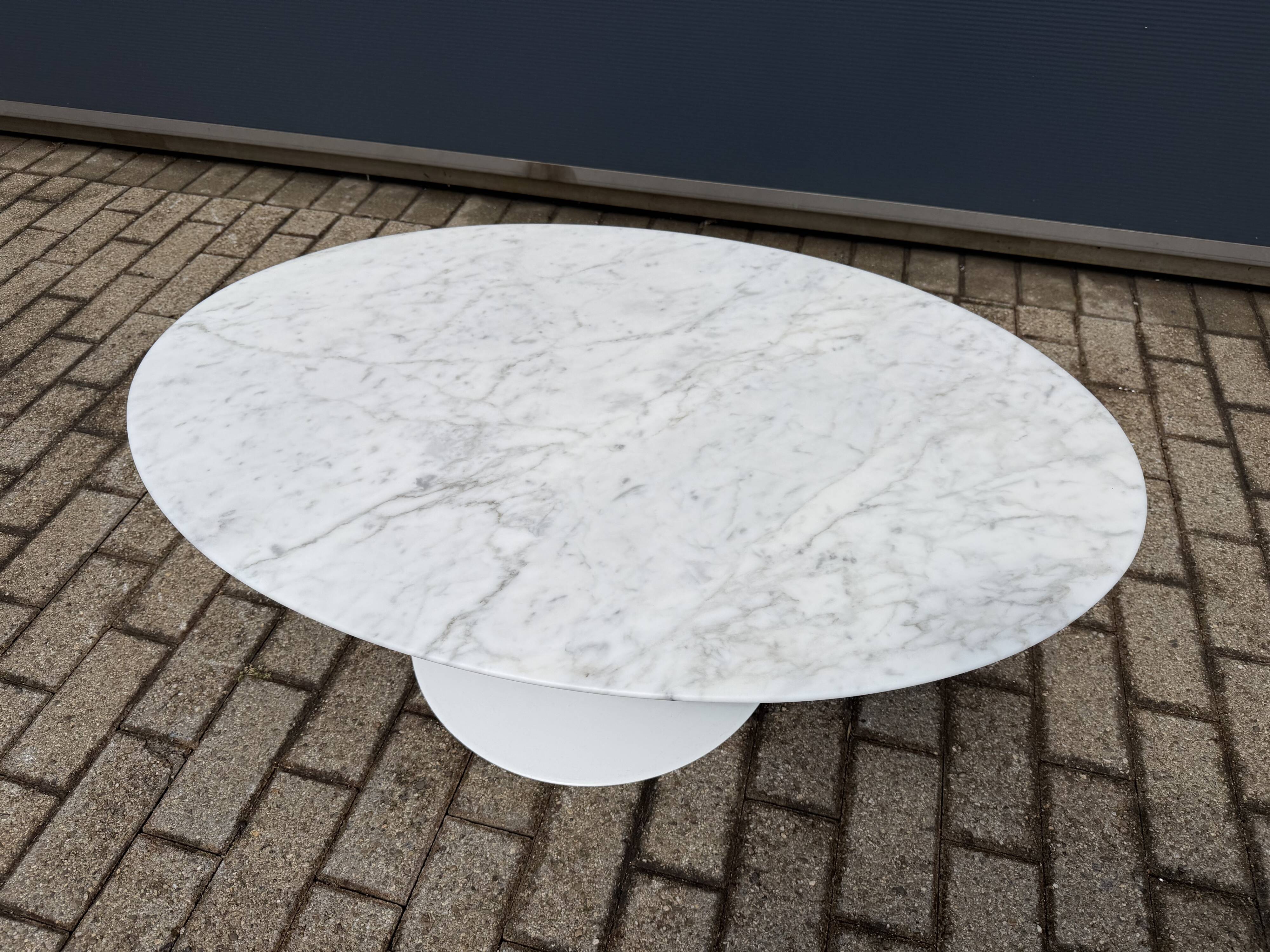 Original Knoll Tulip Oval Coffee Table Eero Saarinen Arabescato matte 107x70