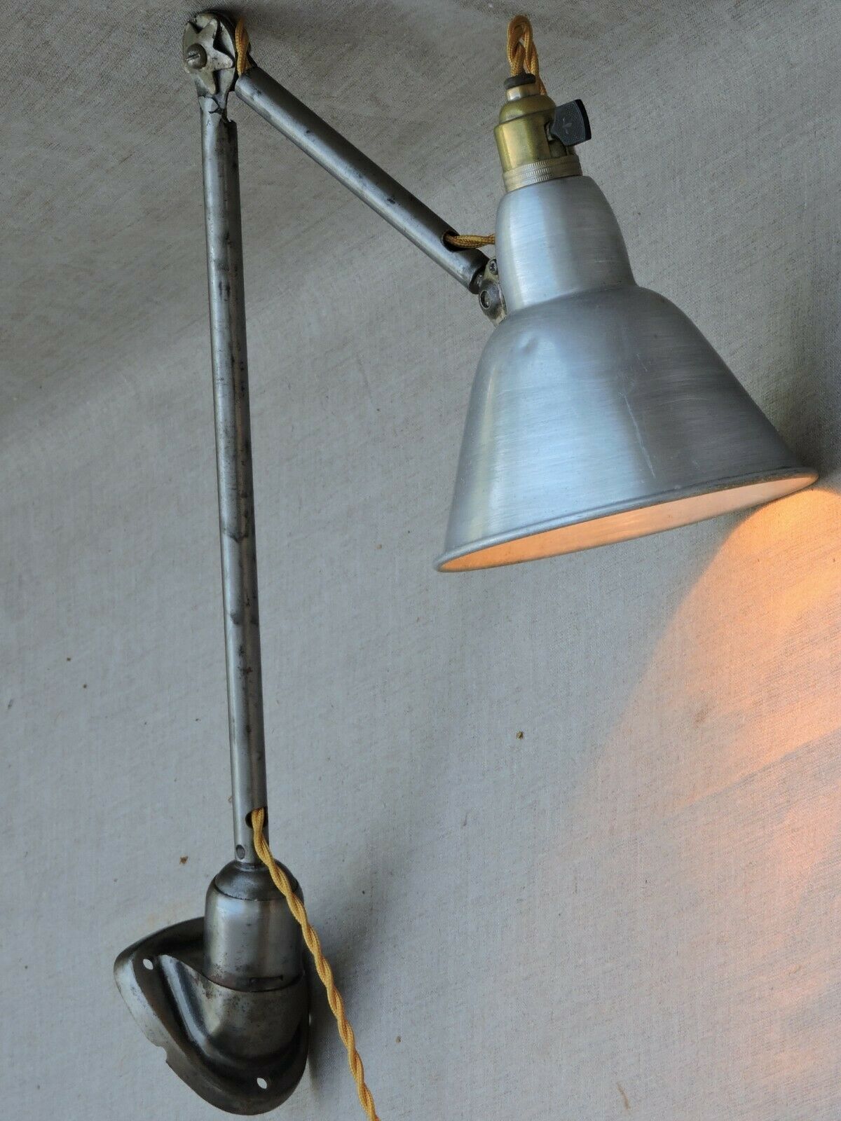 Vintage lamp applying Mazda small model workshop wall