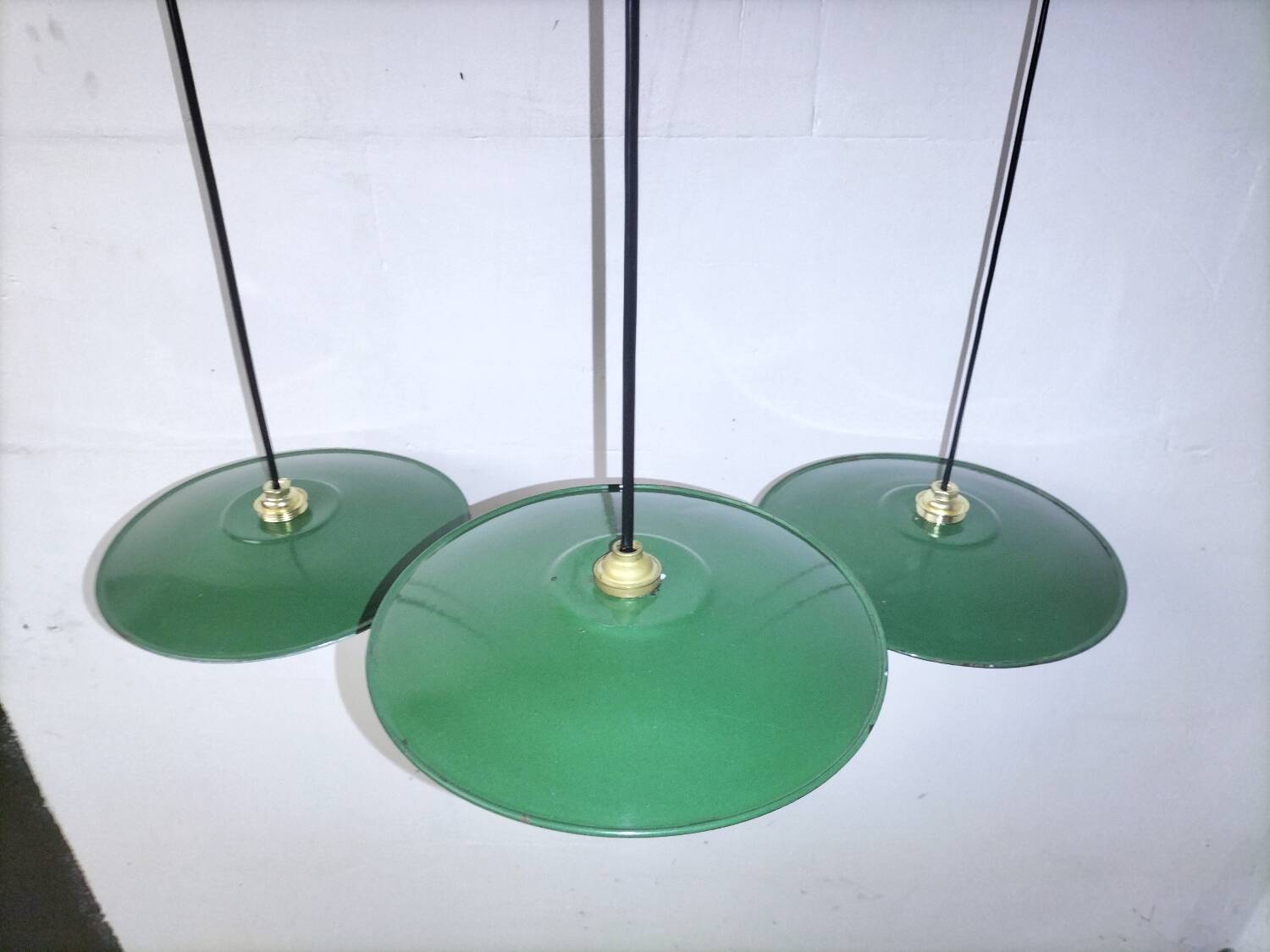 Enamelled sheet metal suspensions