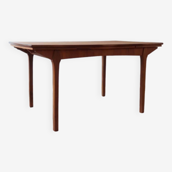 Scandinavian extendable dining table