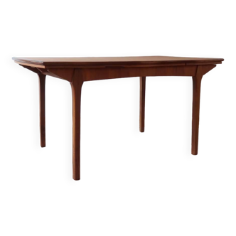 Scandinavian extendable dining table