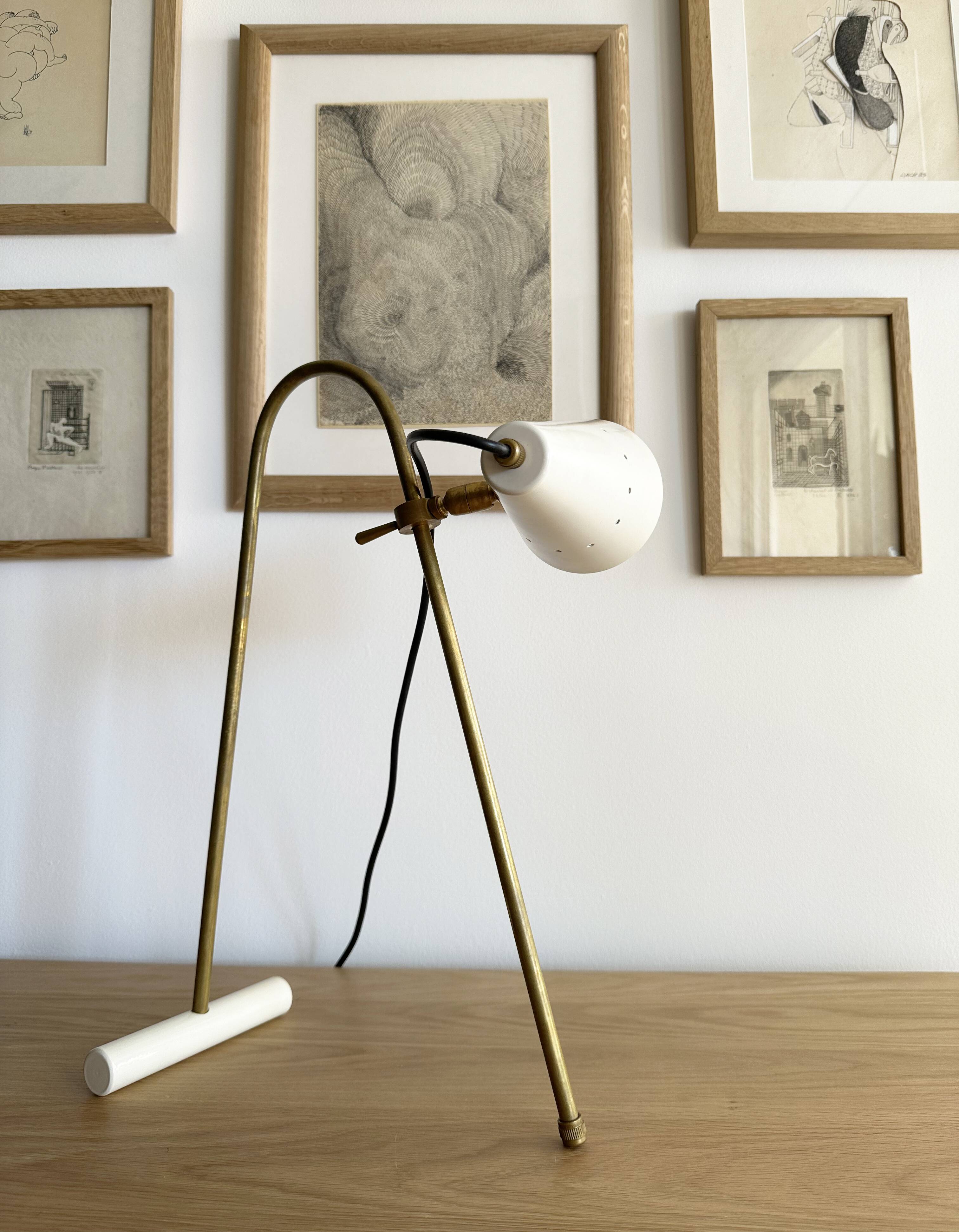 Large Italian table lamp in brass design from the 50s