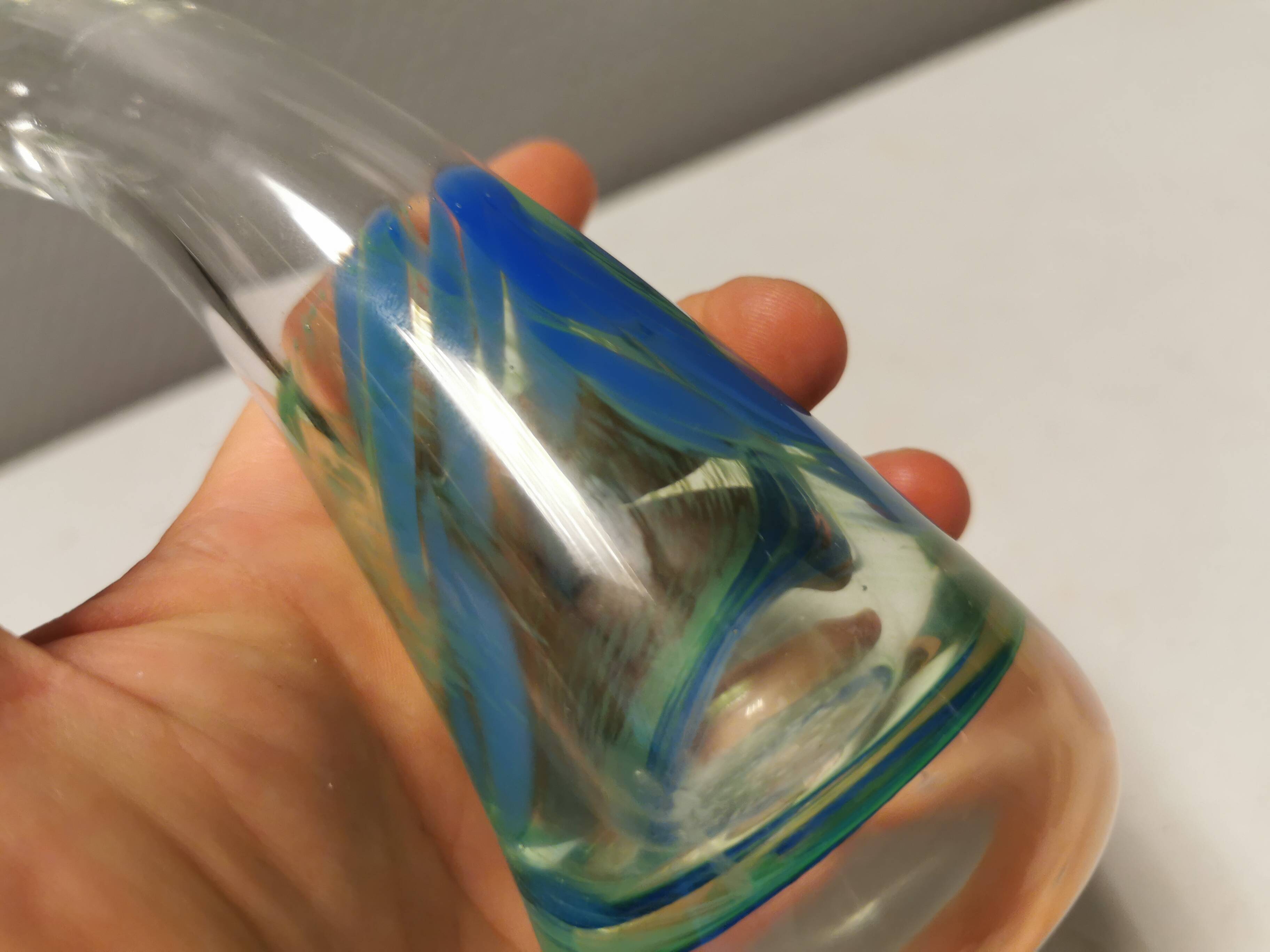 Beau vase en verre fait main, du Danemark des années 1960-70