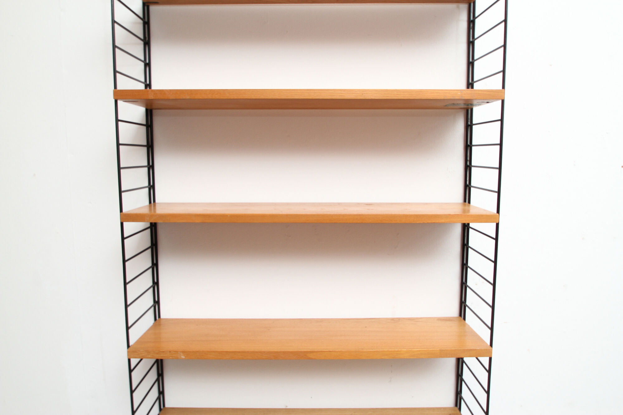 1960s wall uit in ash, nisse strinning for string