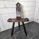 Chaise tripode espagnole vintage en bois sculpté