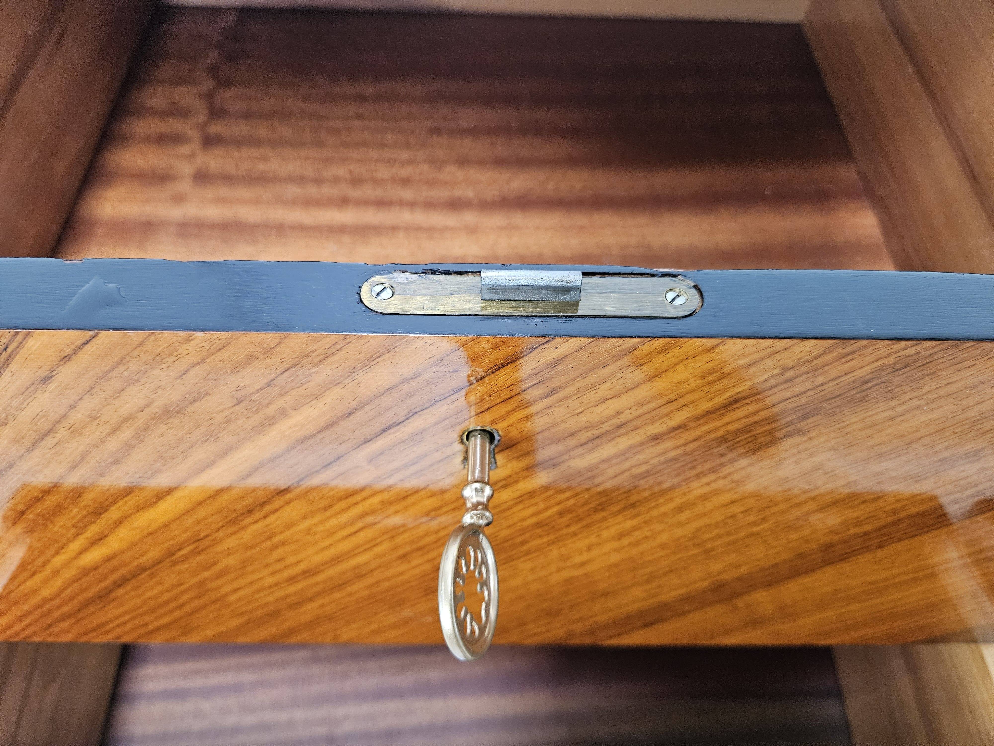 Commode en acajou avec miroir du milieu du siècle des années 1950