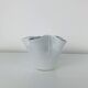 Vase mouchoir en verre blanc vintage