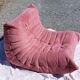 Chauffeuse Togo en velours vieux rose - Ligne Roset