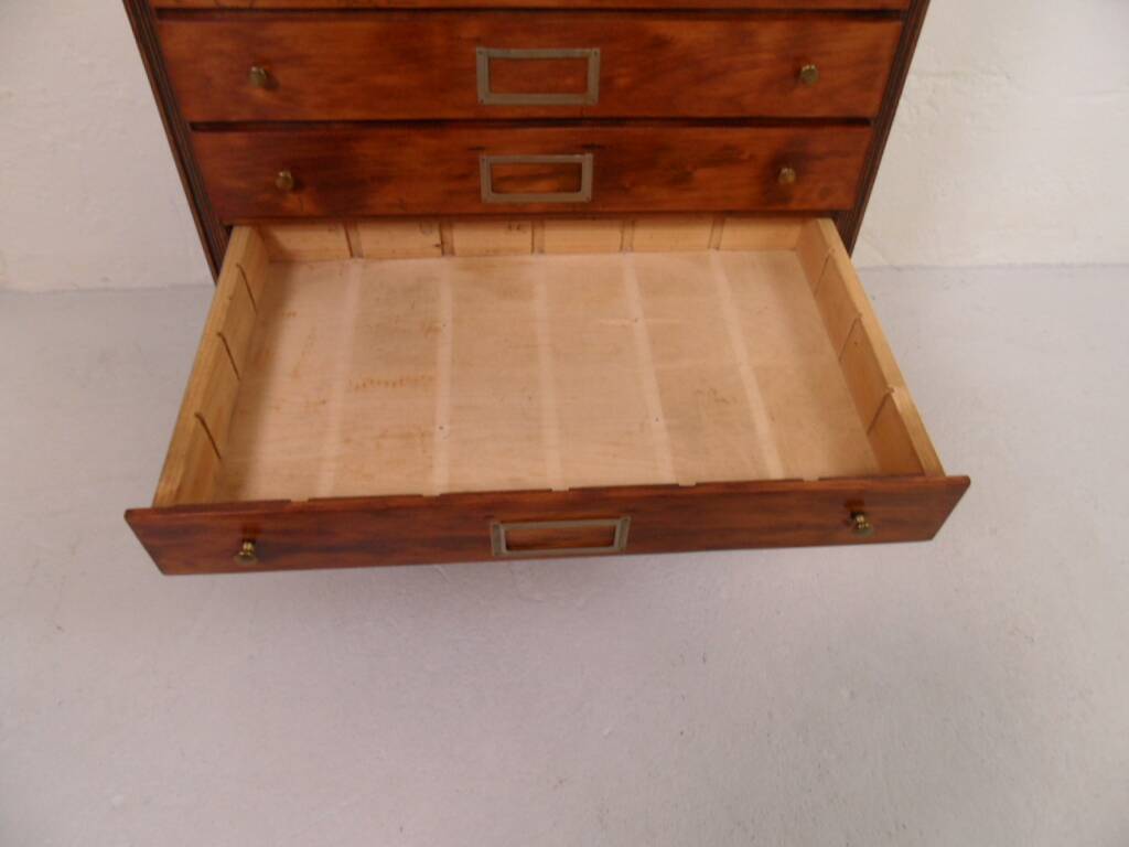 Classeur d'horloger ancien avec tiroirs