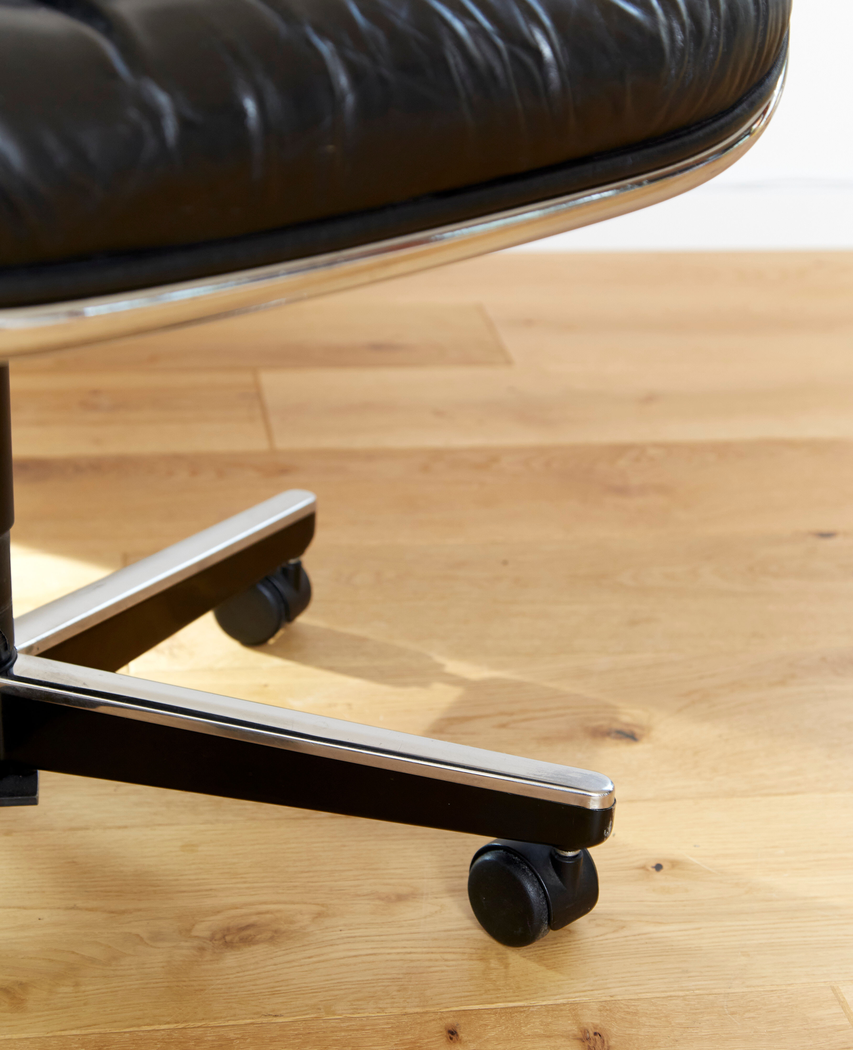 Charles Pollock Executive Chair for Knoll International