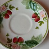 Deux assiettes en barbotines, H B, Choisy le roi