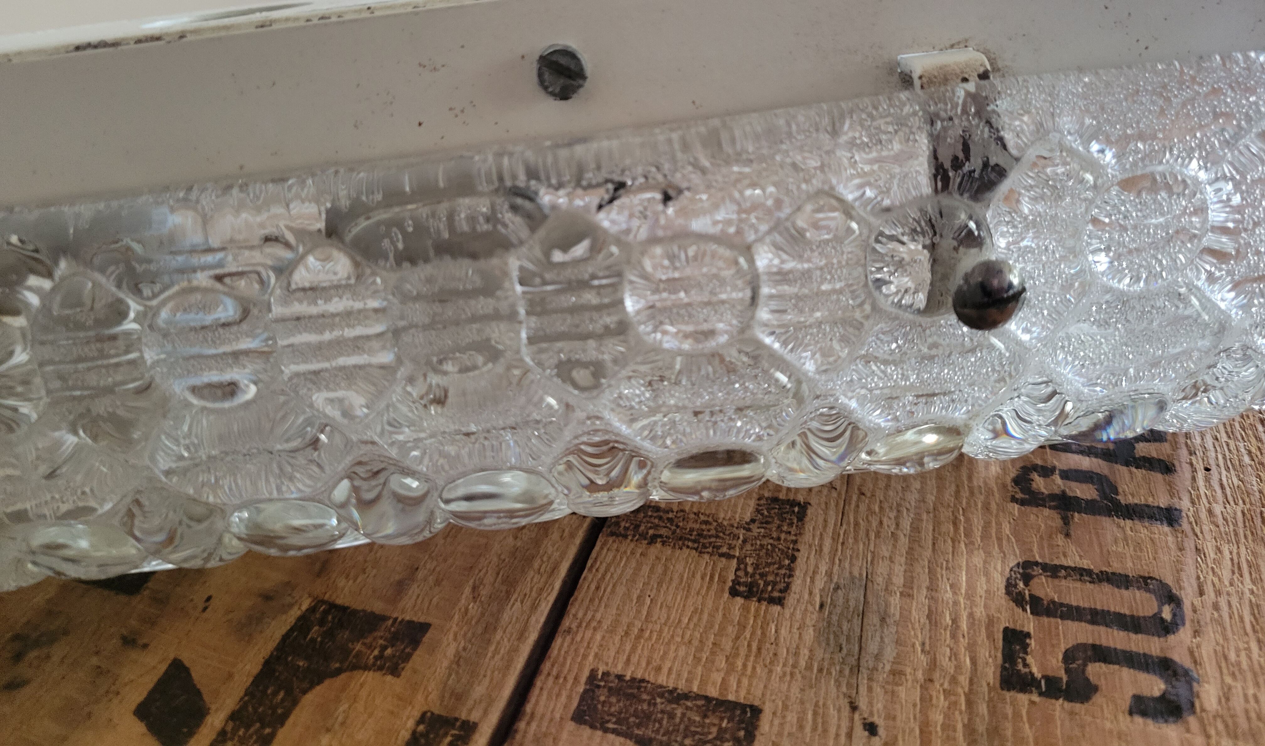 Bubble molded glass wall lamp