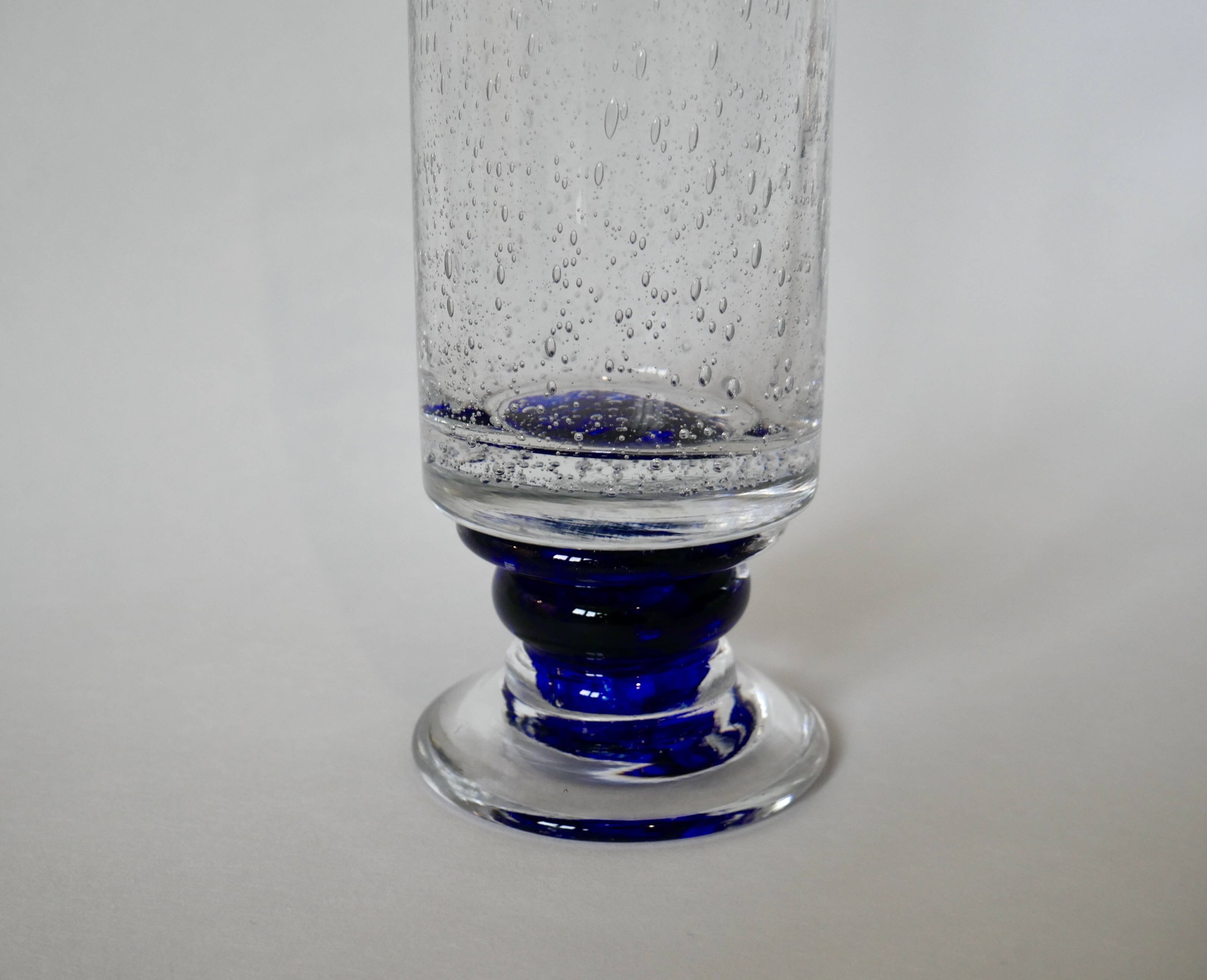 grand vase en verre de Biot pieds bleu 1970