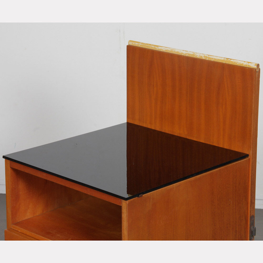 Table de nuit par Mojmir Pozar pour UP Zavody, 1960 Référence : D0215
