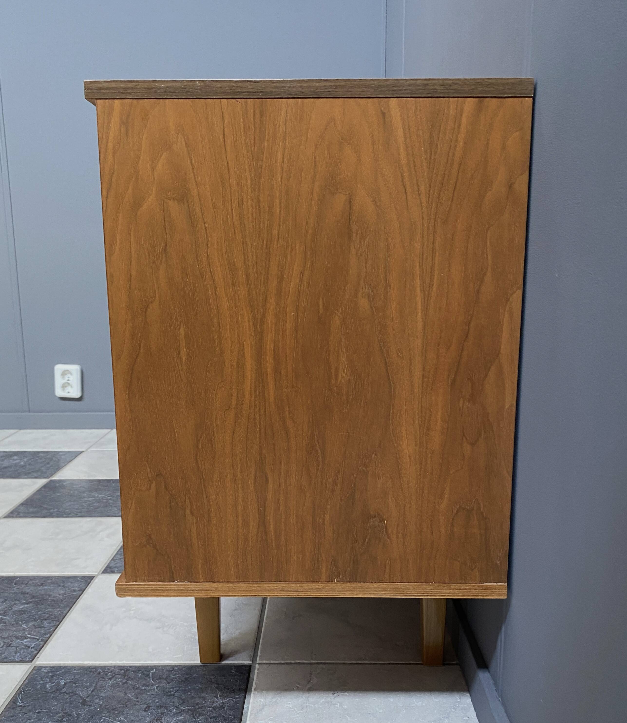 Buffet en bois à 2 portes de Suède