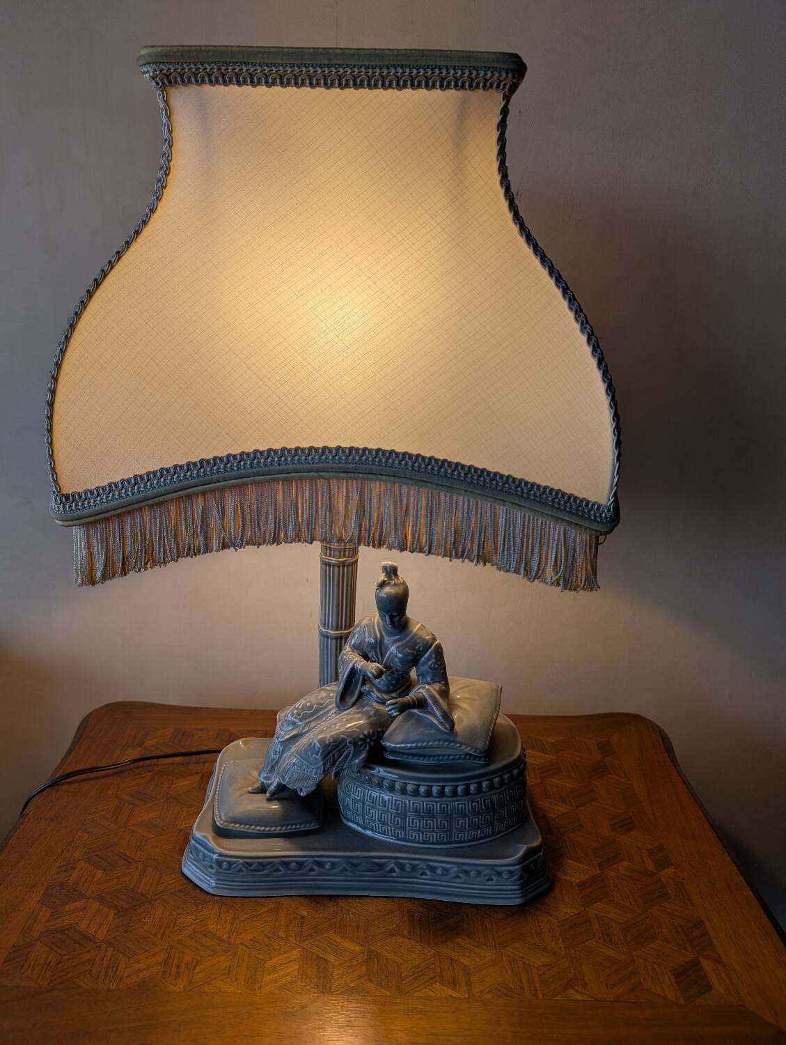 2 enamelled porcelain lamps