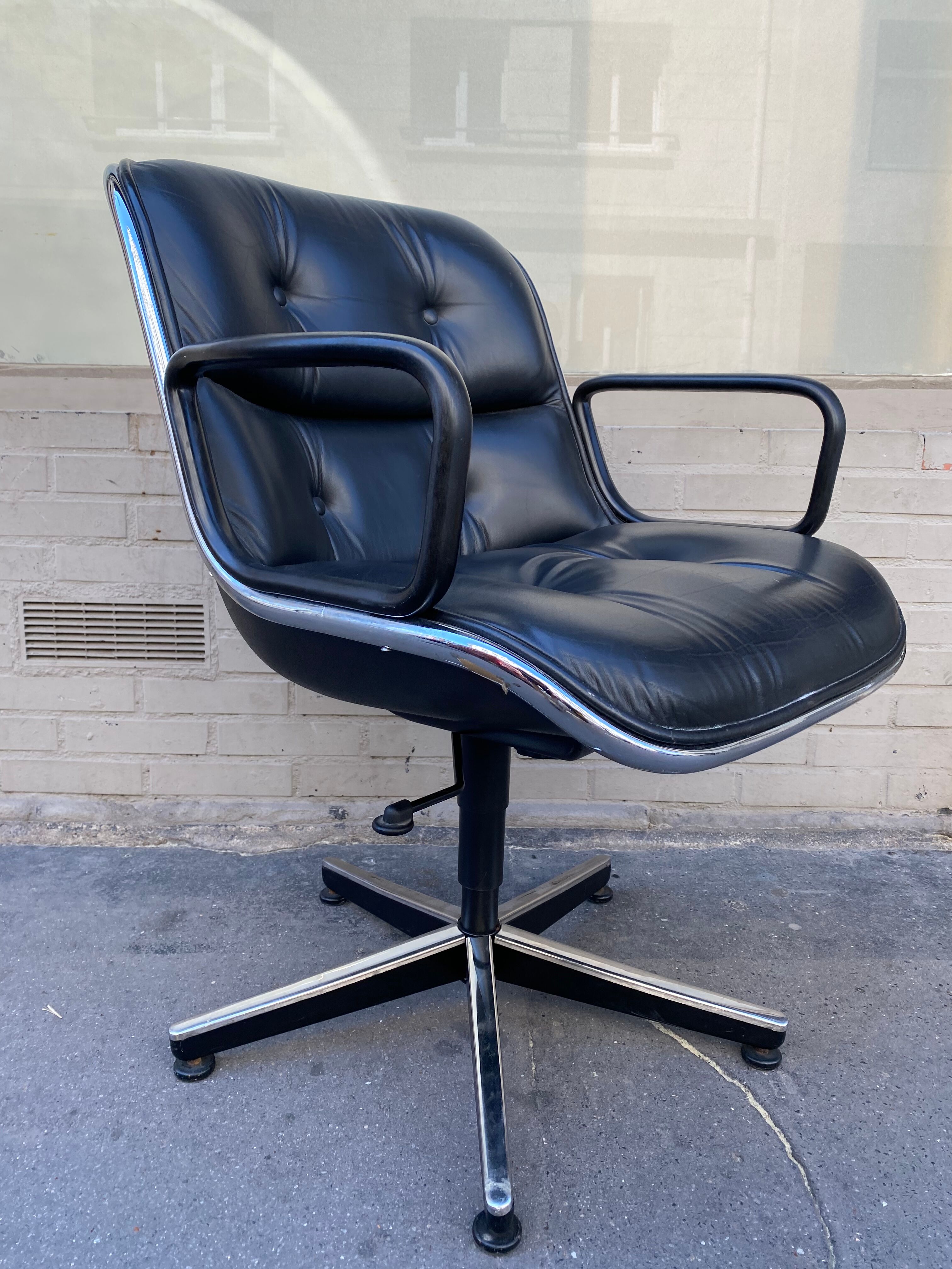 Pollock Knoll chair adjustable in height and swivel