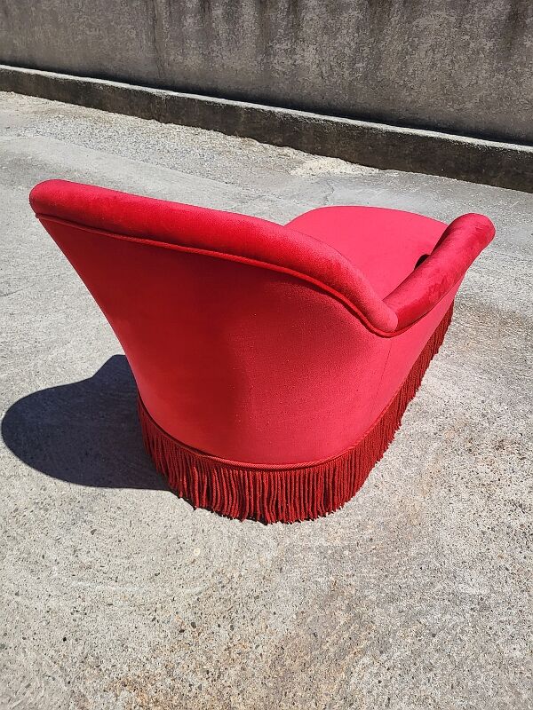 Meridian in red velvet 1900