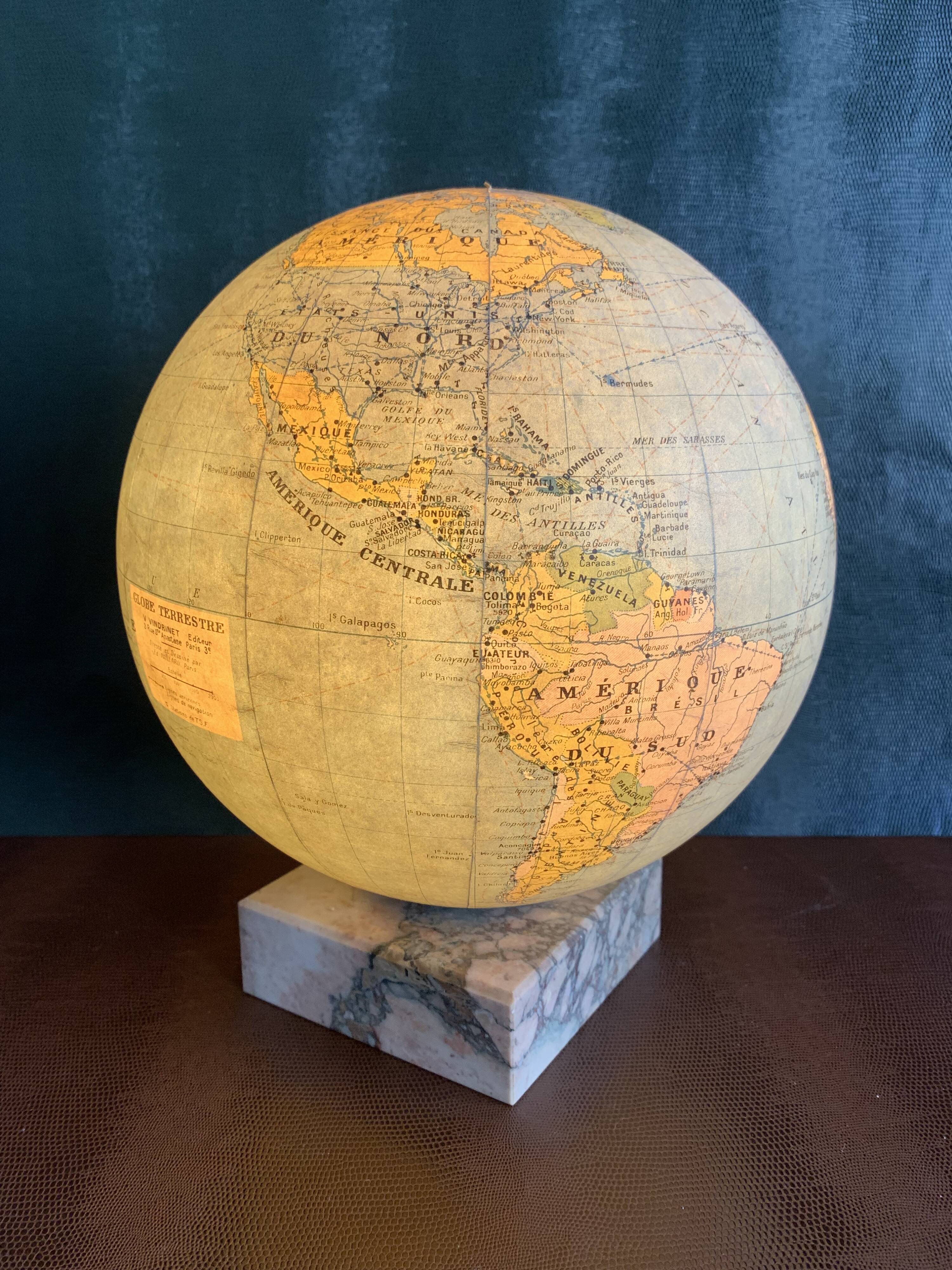 Globe terrestre en verre lumineux des années 30/40, V. Vindrinet, Paris