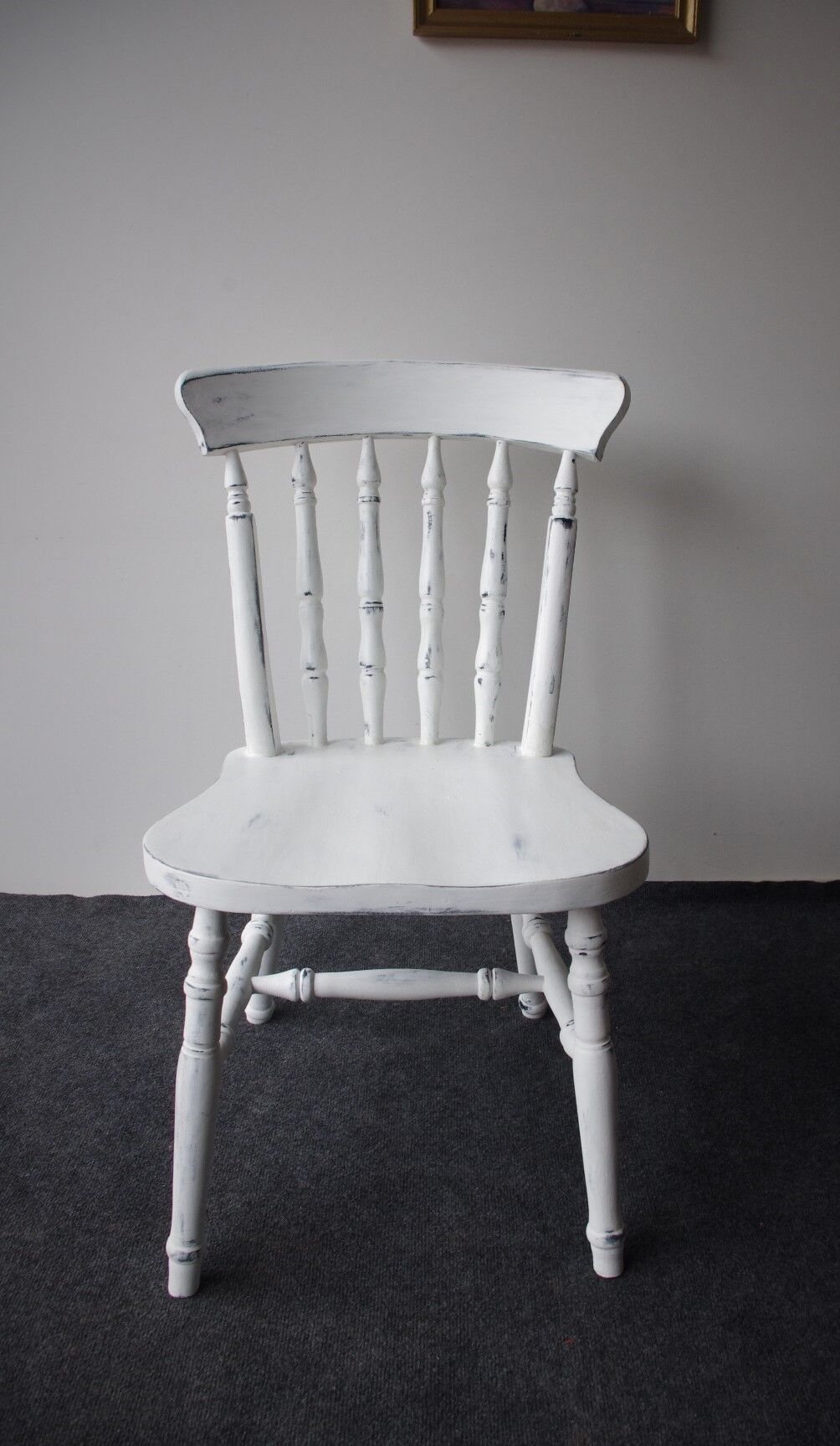 Chaise en bois blanc