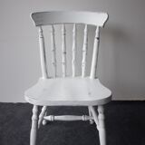 Chaise en bois blanc