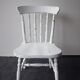 Chaise en bois blanc
