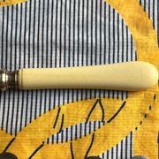 Série de 12 couteaux manche corne
