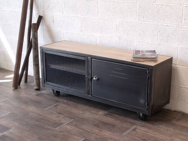 Custom-made industrial TV unit – Micheli Design