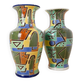 Paire de grands vases en céramique émaillée polychrome du milieu du siècle dernier