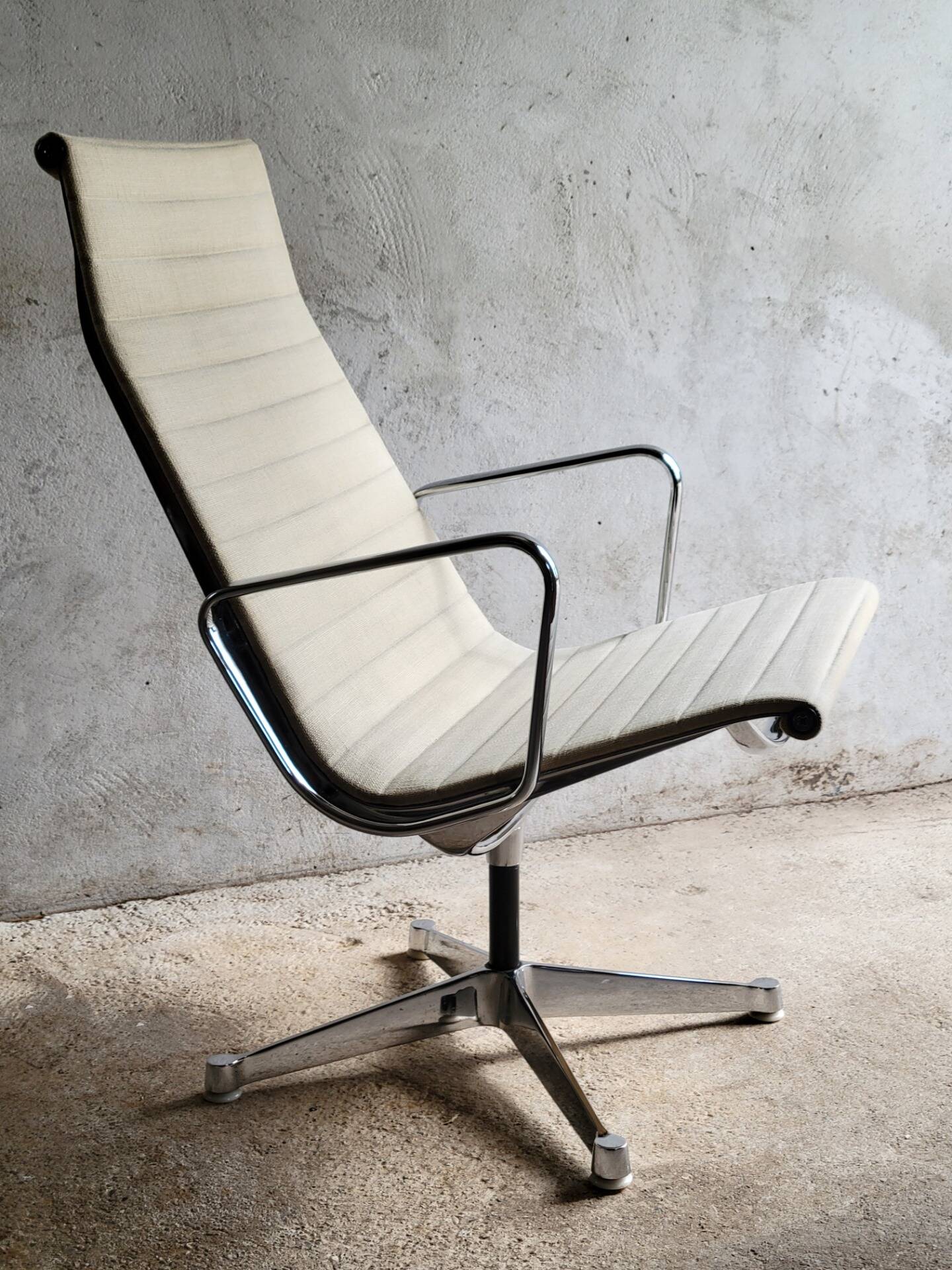 Vintage Eames EA 115 lounge chair for Herman Miller