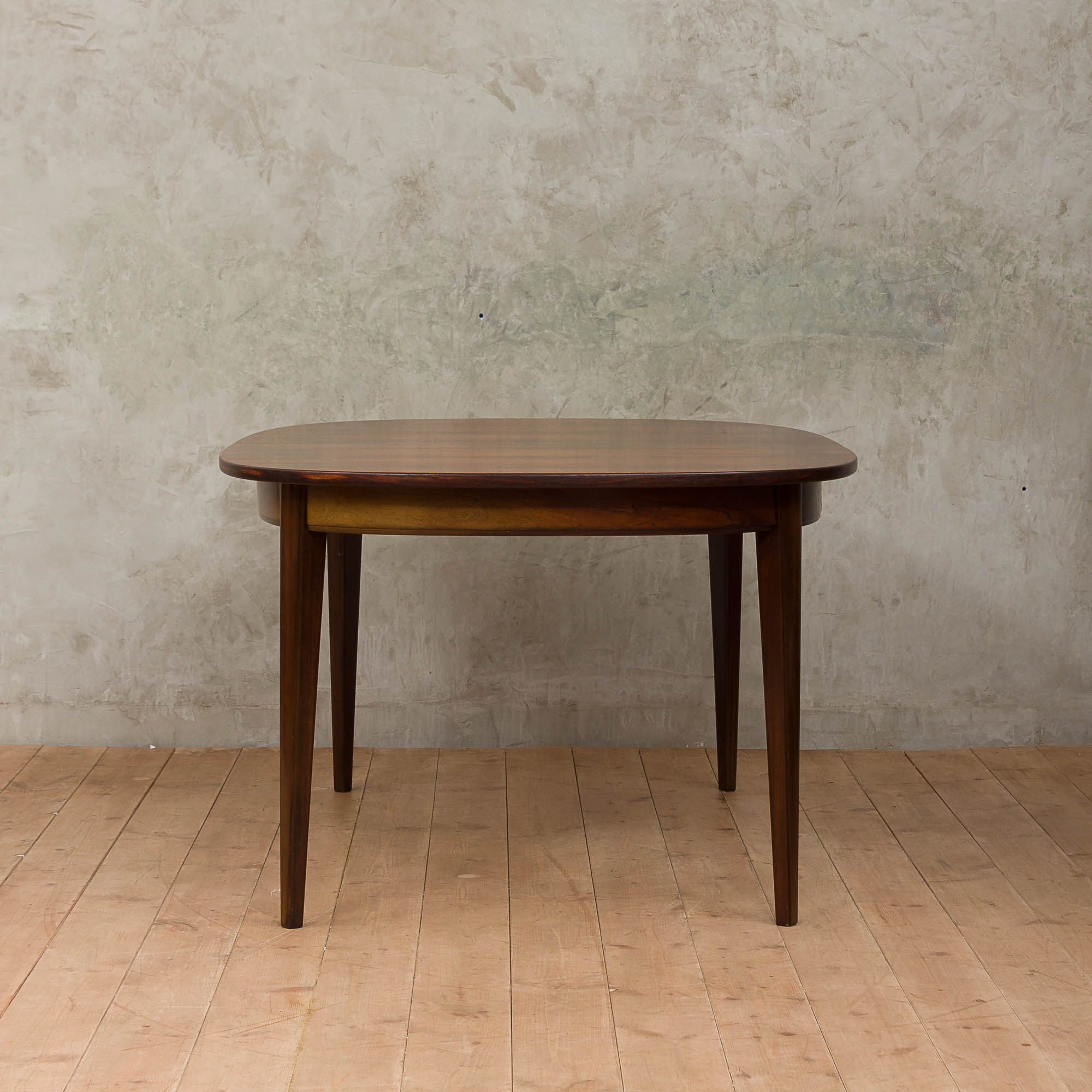 Omann Jun oval rosewood extension table